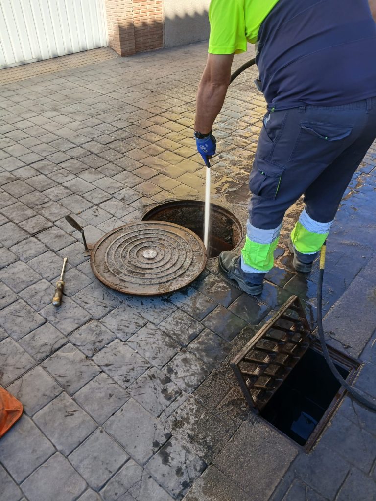 El Ayuntamiento de Albuixech intensifica la limpieza de colectores e imbornales en previsión de lluvias